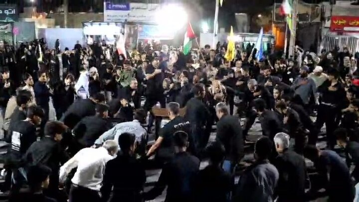 سینه زنی سنتی شب شهادت امام جعفر صادق (ع) در «دیر»