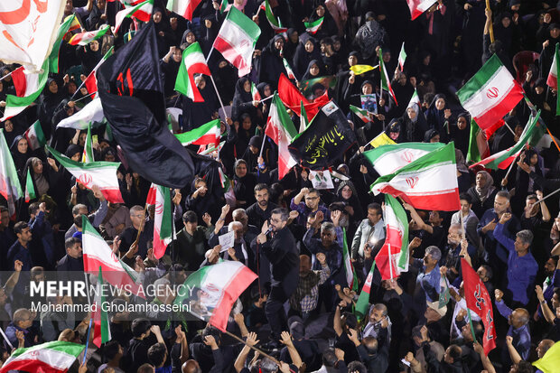 شب هم مانع نشد؛ گلستانی‌ها پای دفاع از ایران ایستادند