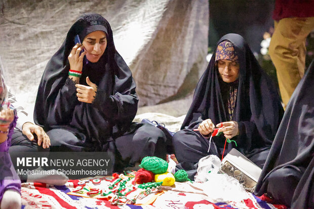 ساخت عروسک به یاد شهدای میناب توسط بانوان کلاله ای