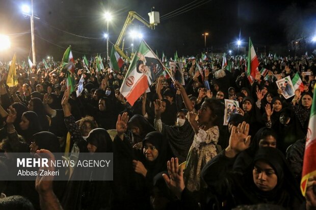 ویژه برنامه «برای ماکان» شهید جاویدالاثر مدرسه میناب با مداحی حاج محمود کریمی