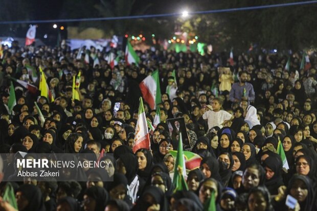 ویژه برنامه «برای ماکان» شهید جاویدالاثر مدرسه میناب با مداحی حاج محمود کریمی