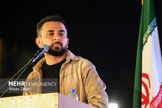 ویژه برنامه «برای ماکان» شهید جاویدالاثر مدرسه میناب با مداحی حاج محمود کریمی