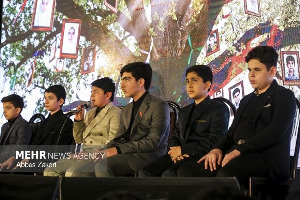 ویژه برنامه «برای ماکان» شهید جاویدالاثر مدرسه میناب با مداحی حاج محمود کریمی