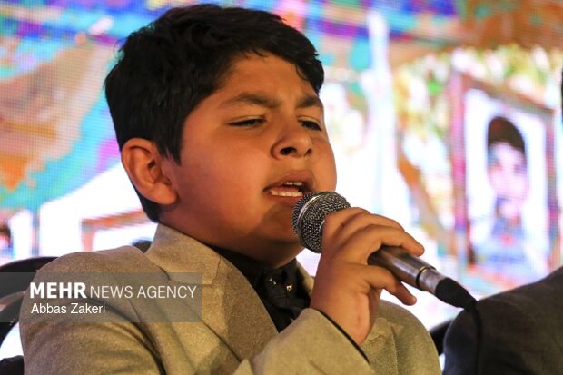 ویژه برنامه «برای ماکان» شهید جاویدالاثر مدرسه میناب با مداحی حاج محمود کریمی