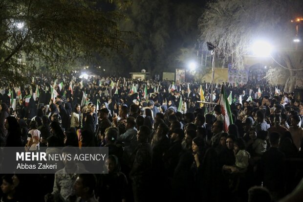 ویژه برنامه «برای ماکان» شهید جاویدالاثر مدرسه میناب با مداحی حاج محمود کریمی