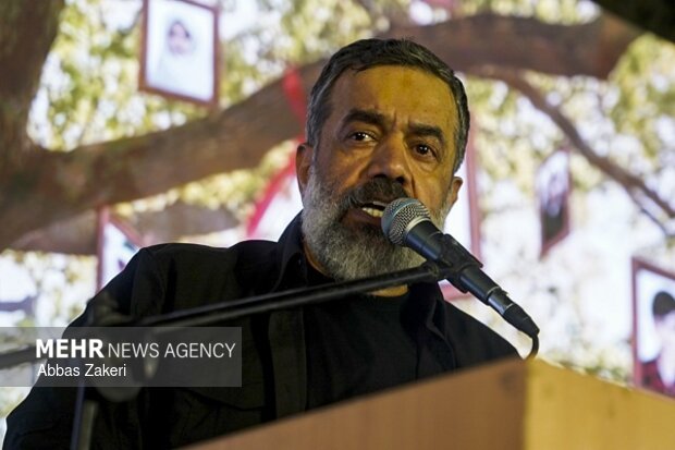 ویژه برنامه «برای ماکان» شهید جاویدالاثر مدرسه میناب با مداحی حاج محمود کریمی