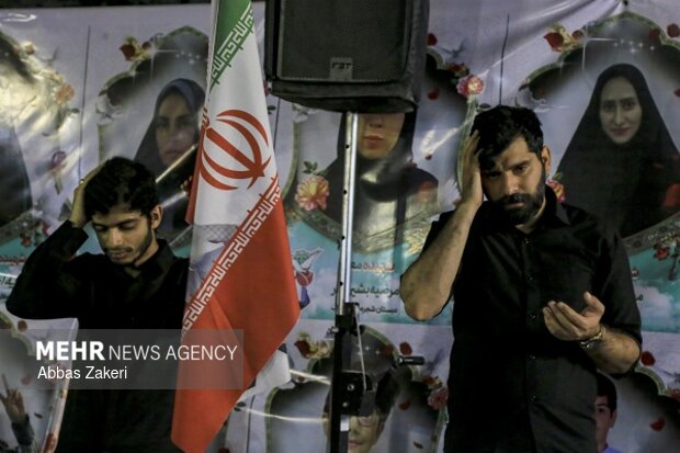 ویژه برنامه «برای ماکان» شهید جاویدالاثر مدرسه میناب با مداحی حاج محمود کریمی