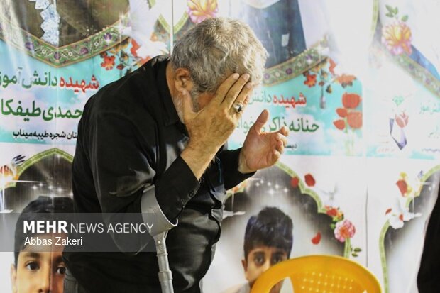 ویژه برنامه «برای ماکان» شهید جاویدالاثر مدرسه میناب با مداحی حاج محمود کریمی