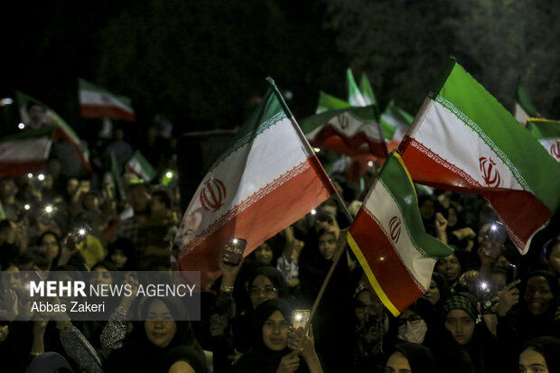 ویژه برنامه «برای ماکان» شهید جاویدالاثر مدرسه میناب با مداحی حاج محمود کریمی