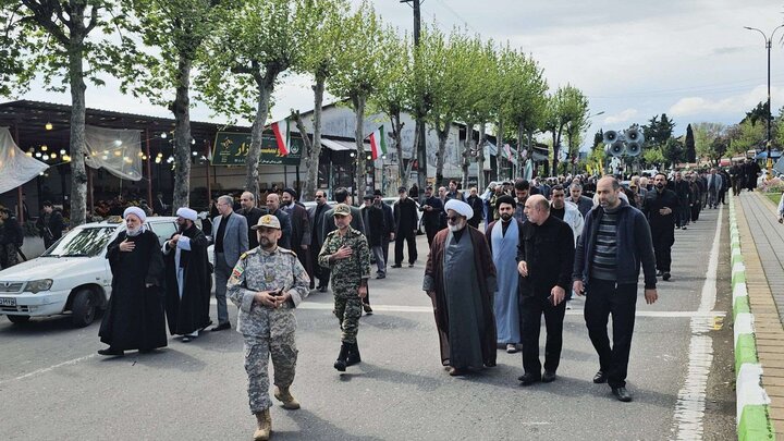 عزاداری خیابانی مردم آستارا در سالروز شهادت امام جعفر صادق (ع)