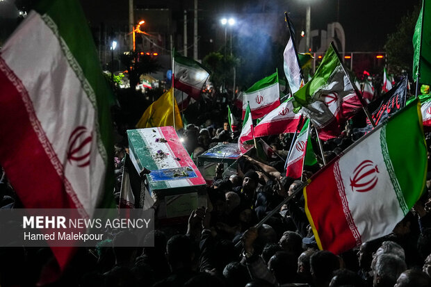 مراسم تشییع پیکر ۱۱ شهید از یک خانواده در شهرک وایین شهرستان شهریار