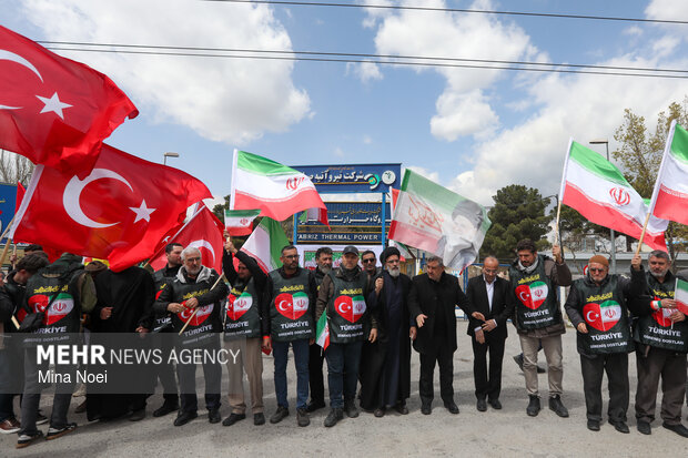 زنجیره انسانی فعالان رسانه ای اجتماعی ترکیه