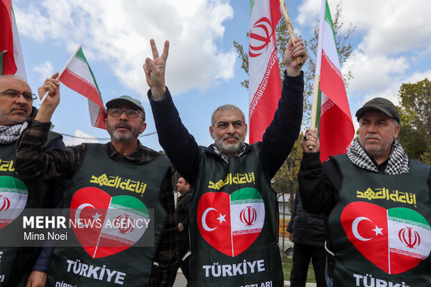 زنجیره انسانی فعالان رسانه ای اجتماعی ترکیه