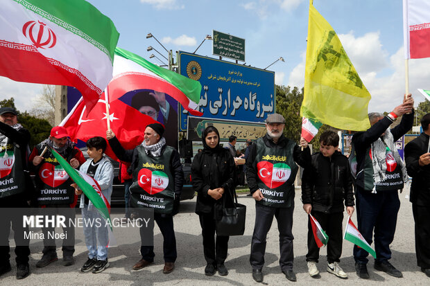 زنجیره انسانی فعالان رسانه ای اجتماعی ترکیه