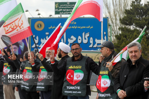 زنجیره انسانی فعالان رسانه ای اجتماعی ترکیه