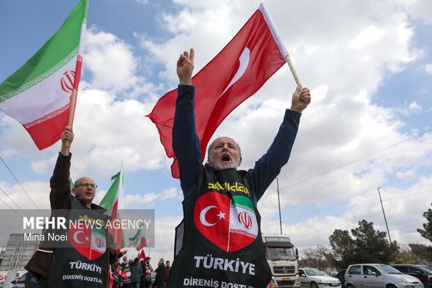 زنجیره انسانی فعالان رسانه ای اجتماعی ترکیه