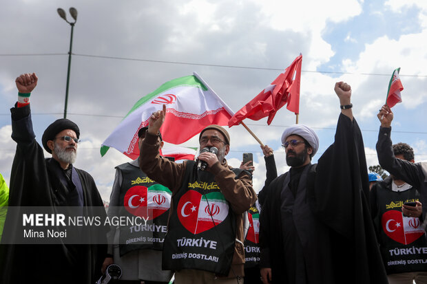 زنجیره انسانی فعالان رسانه ای اجتماعی ترکیه