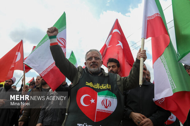 زنجیره انسانی فعالان رسانه ای اجتماعی ترکیه