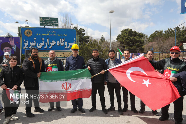 زنجیره انسانی فعالان رسانه ای اجتماعی ترکیه