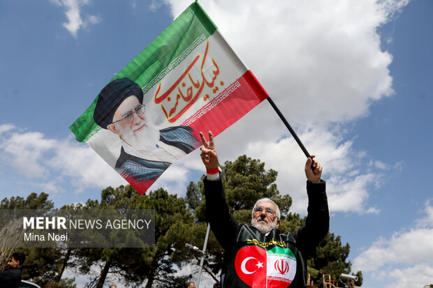 زنجیره انسانی فعالان رسانه ای اجتماعی ترکیه