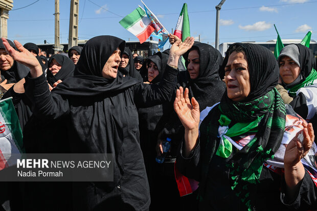 وداع و تشییع ۱۵ شهید از یک خانواده در کرج