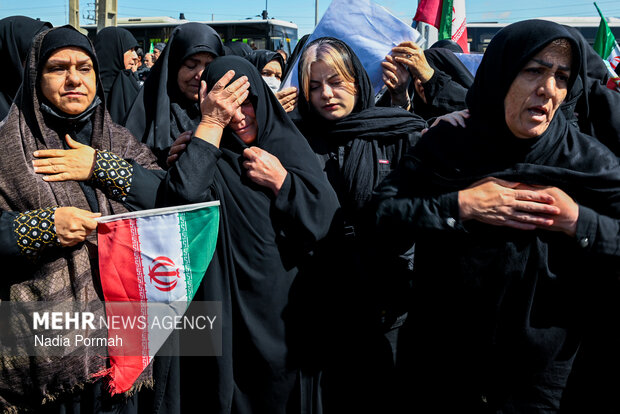 وداع و تشییع ۱۵ شهید از یک خانواده در کرج