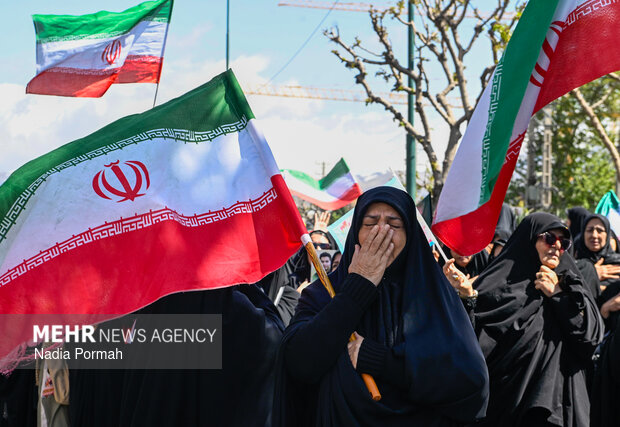 وداع و تشییع ۱۵ شهید از یک خانواده در کرج