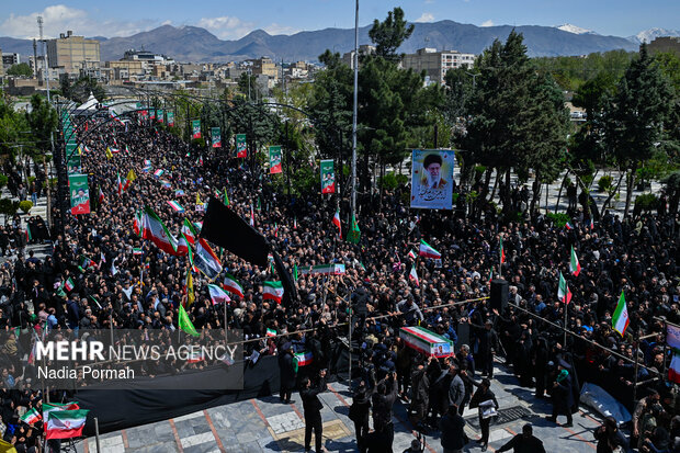 وداع و تشییع ۱۵ شهید از یک خانواده در کرج