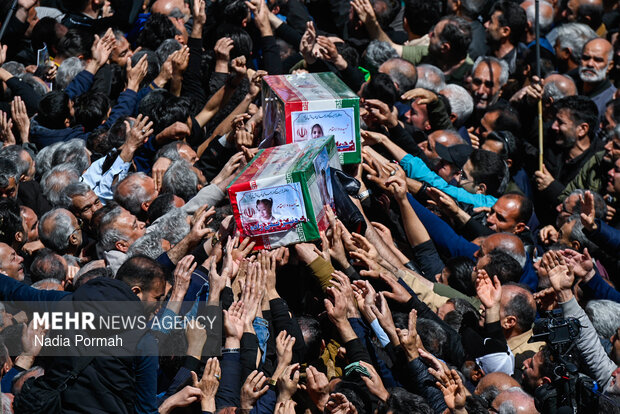 وداع و تشییع ۱۵ شهید از یک خانواده در کرج