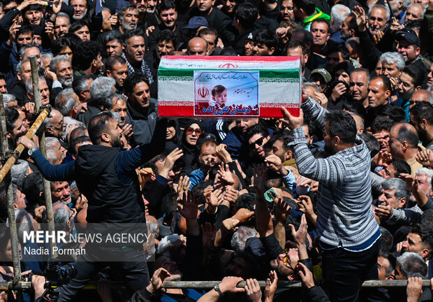 وداع و تشییع ۱۵ شهید از یک خانواده در کرج