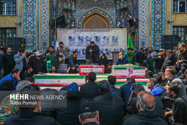 وداع و تشییع ۱۵ شهید از یک خانواده در کرج