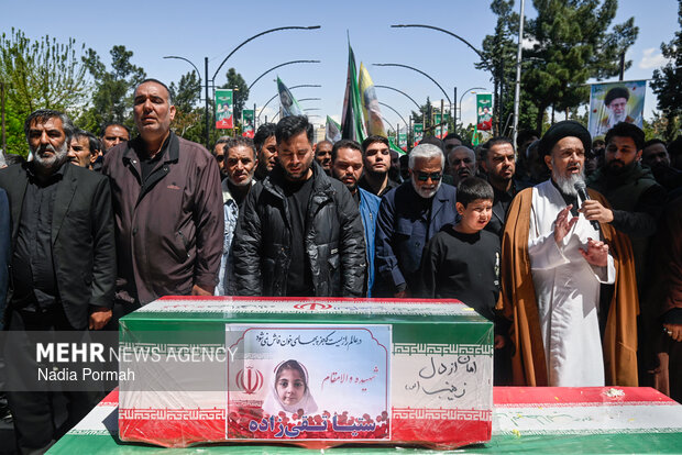 وداع و تشییع ۱۵ شهید از یک خانواده در کرج