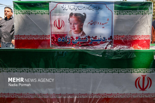 وداع و تشییع ۱۵ شهید از یک خانواده در کرج