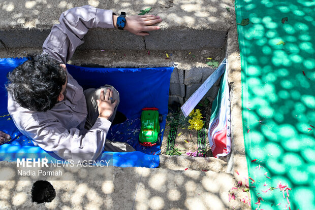 وداع و تشییع ۱۵ شهید از یک خانواده در کرج