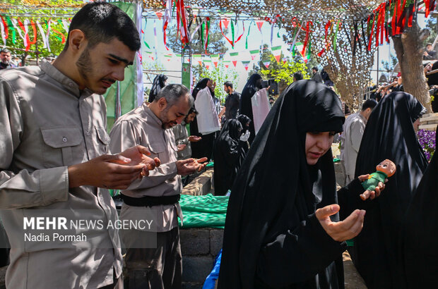 وداع و تشییع ۱۵ شهید از یک خانواده در کرج