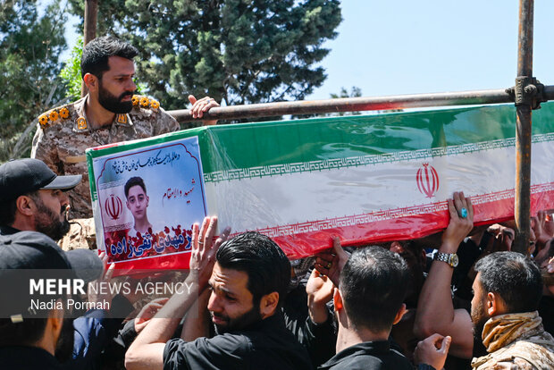 وداع و تشییع ۱۵ شهید از یک خانواده در کرج