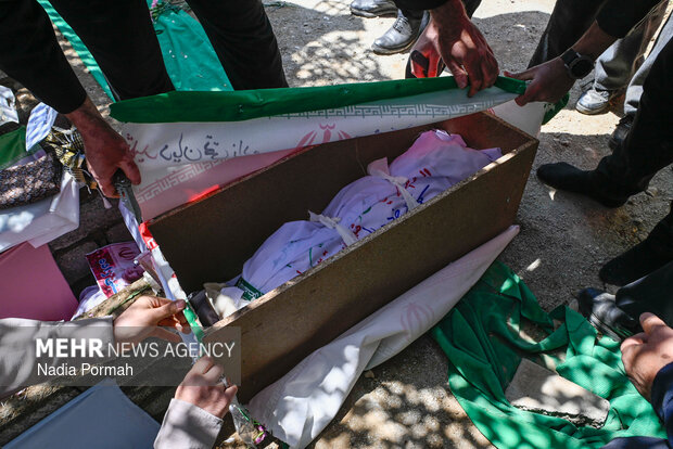 وداع و تشییع ۱۵ شهید از یک خانواده در کرج