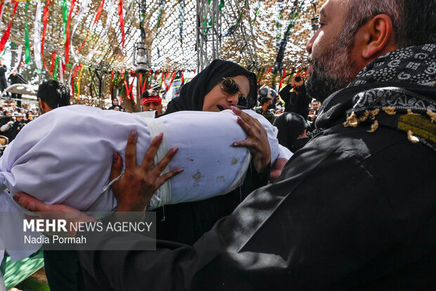 وداع و تشییع ۱۵ شهید از یک خانواده در کرج