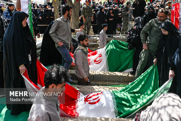 وداع و تشییع ۱۵ شهید از یک خانواده در کرج