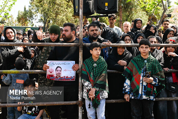 وداع و تشییع ۱۵ شهید از یک خانواده در کرج