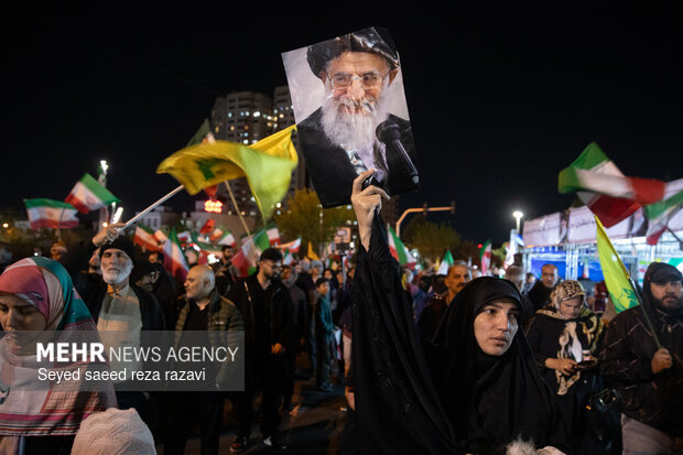 اجتماع حمایت از رزمندگان در مقابله با دشمن آمریکایی - صهیونی