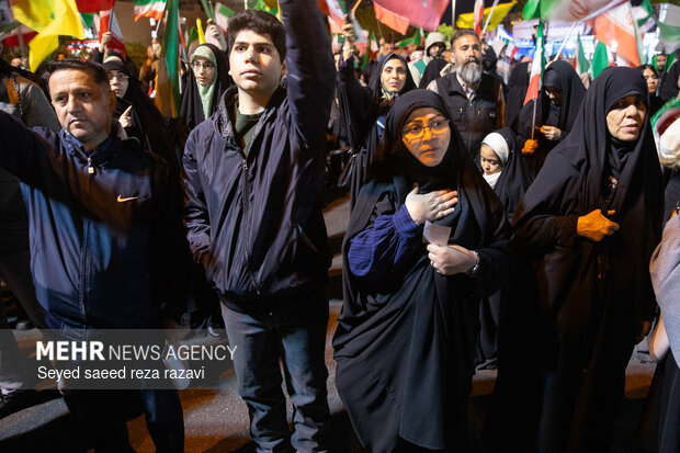 اجتماع حمایت از رزمندگان در مقابله با دشمن آمریکایی - صهیونی