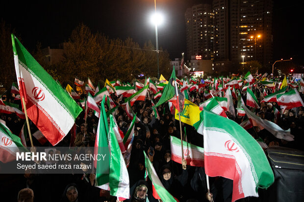 اجتماع حمایت از رزمندگان در مقابله با دشمن آمریکایی - صهیونی