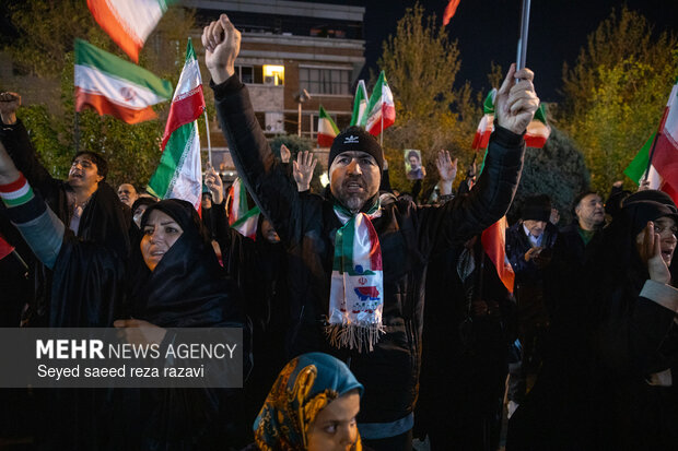 اجتماع حمایت از رزمندگان در مقابله با دشمن آمریکایی - صهیونی