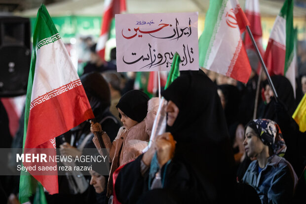 اجتماع حمایت از رزمندگان در مقابله با دشمن آمریکایی - صهیونی