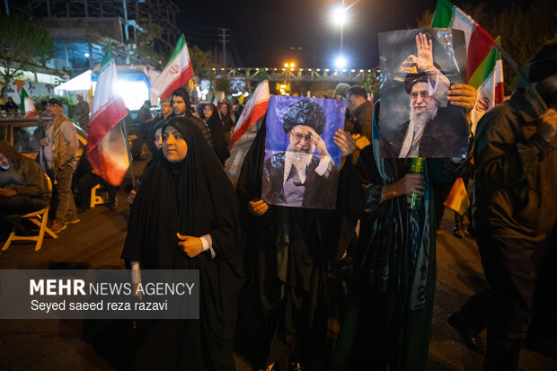 اجتماع حمایت از رزمندگان در مقابله با دشمن آمریکایی - صهیونی