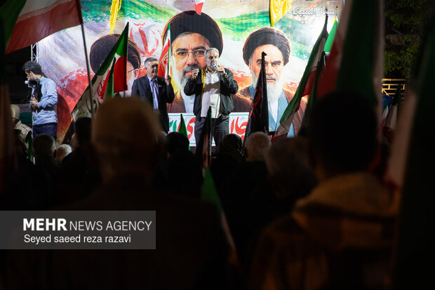 اجتماع حمایت از رزمندگان در مقابله با دشمن آمریکایی - صهیونی