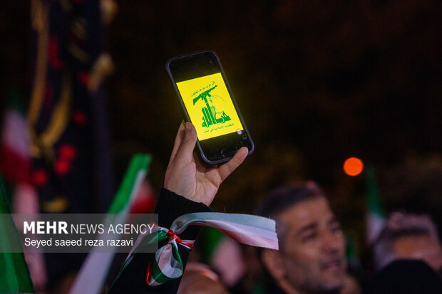 اجتماع حمایت از رزمندگان در مقابله با دشمن آمریکایی - صهیونی