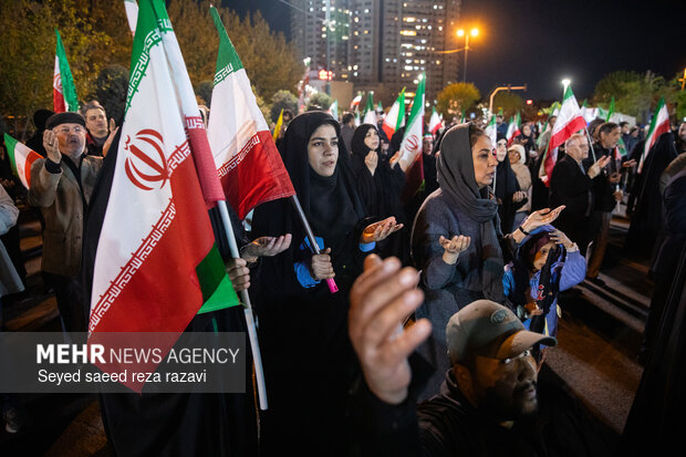 اجتماع حمایت از رزمندگان در مقابله با دشمن آمریکایی - صهیونی