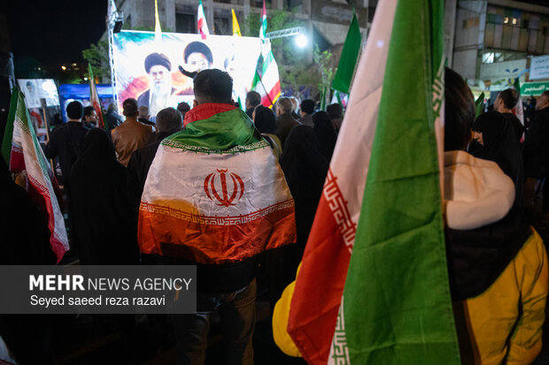 اجتماع حمایت از رزمندگان در مقابله با دشمن آمریکایی - صهیونی